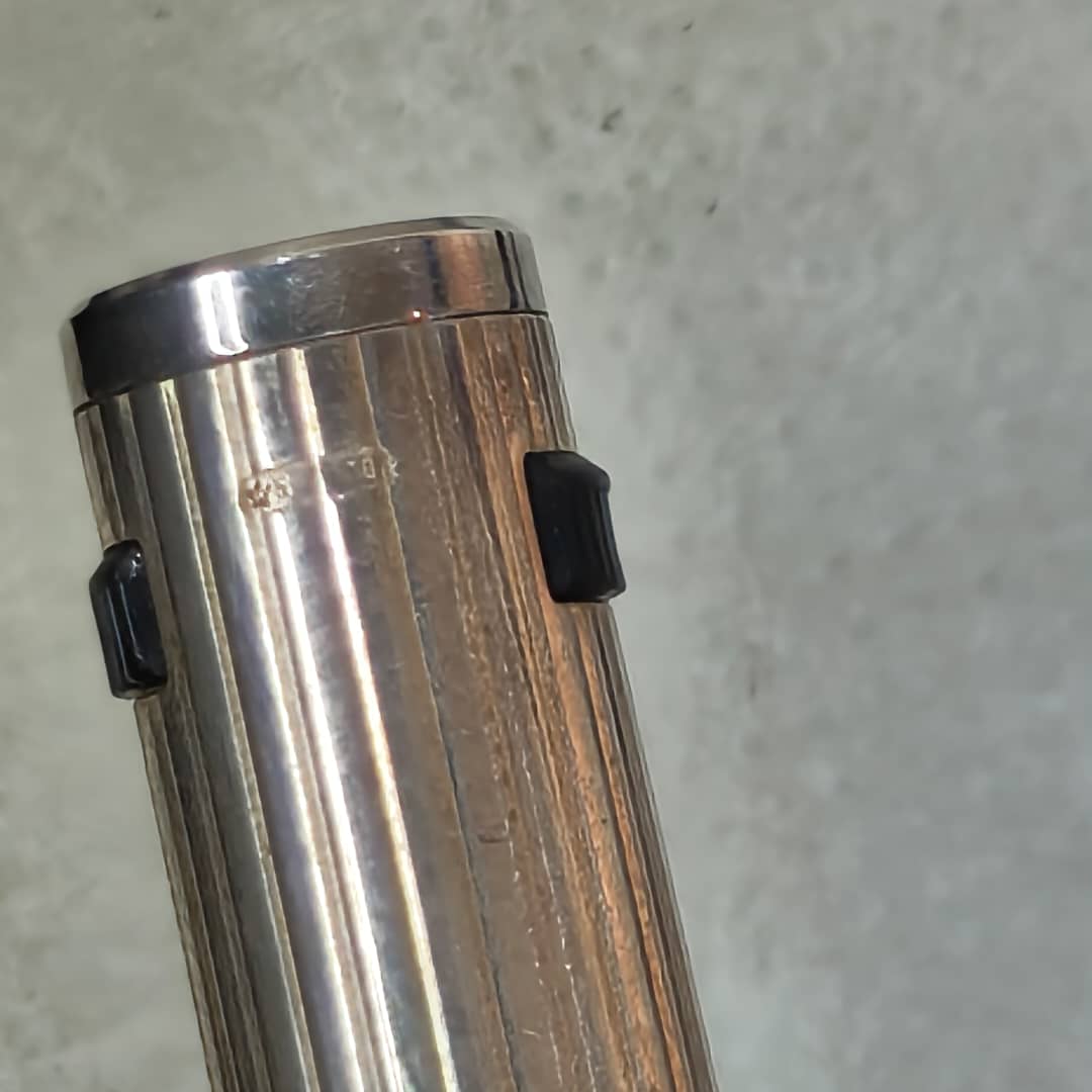 Stylo plume aurora argent/ or14k
Prix 42000