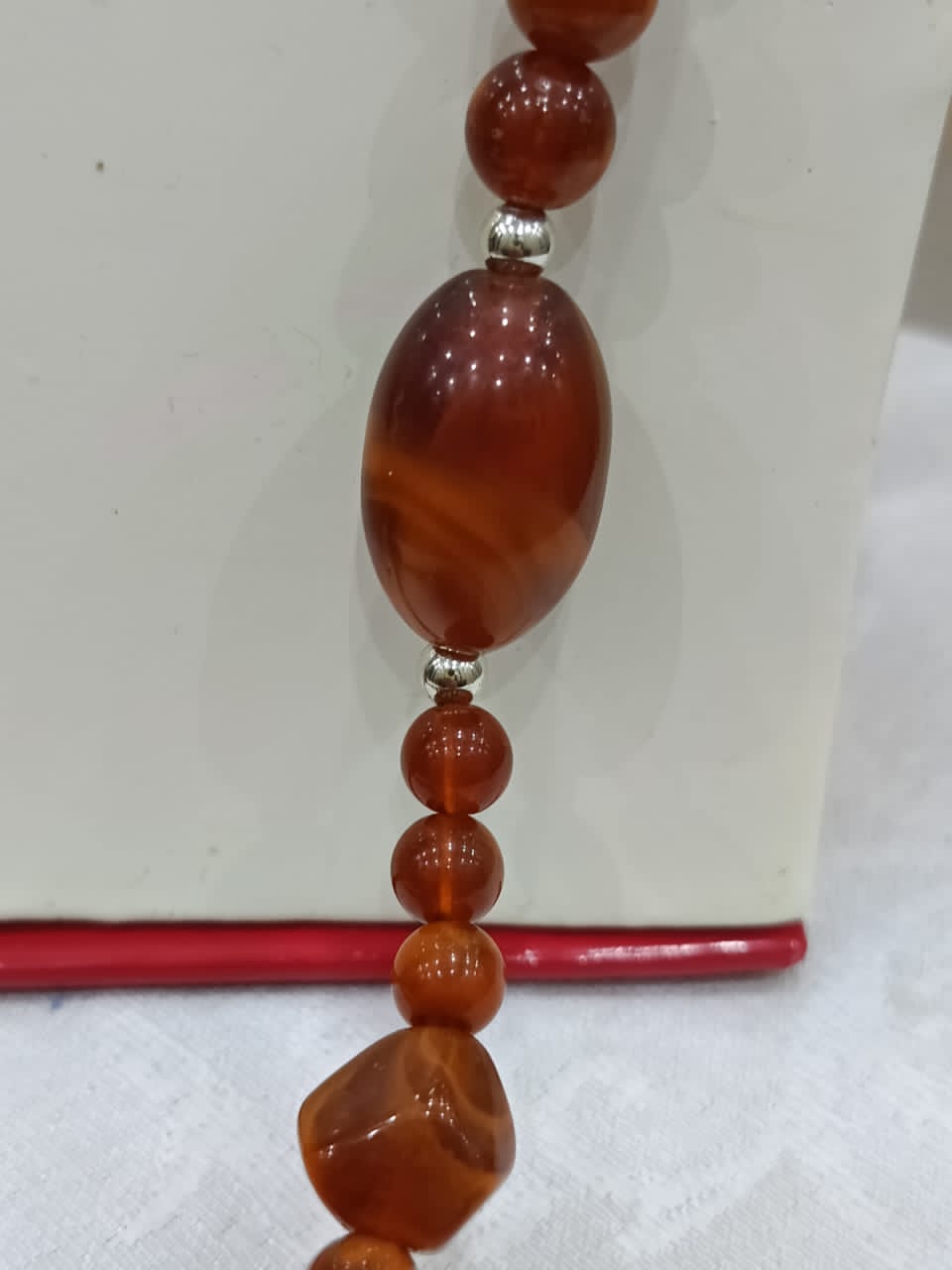 عقد جميل