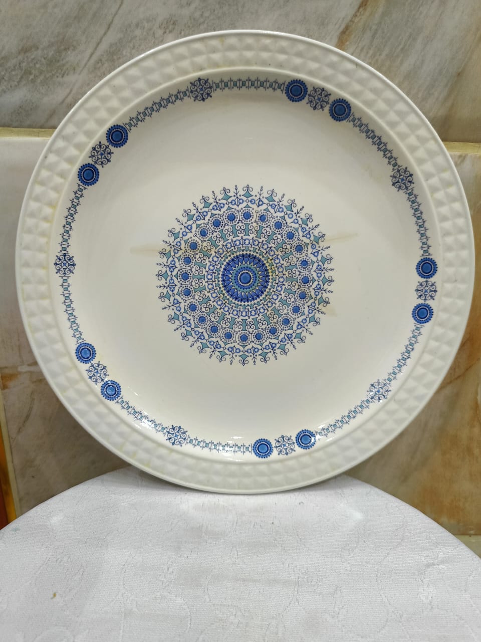 Plat porcelaine ancien andalouse 
26cm