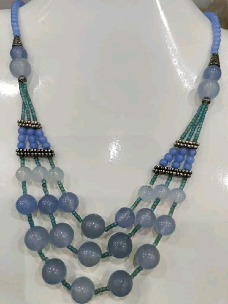 عقد بحجر عقيق سماوي