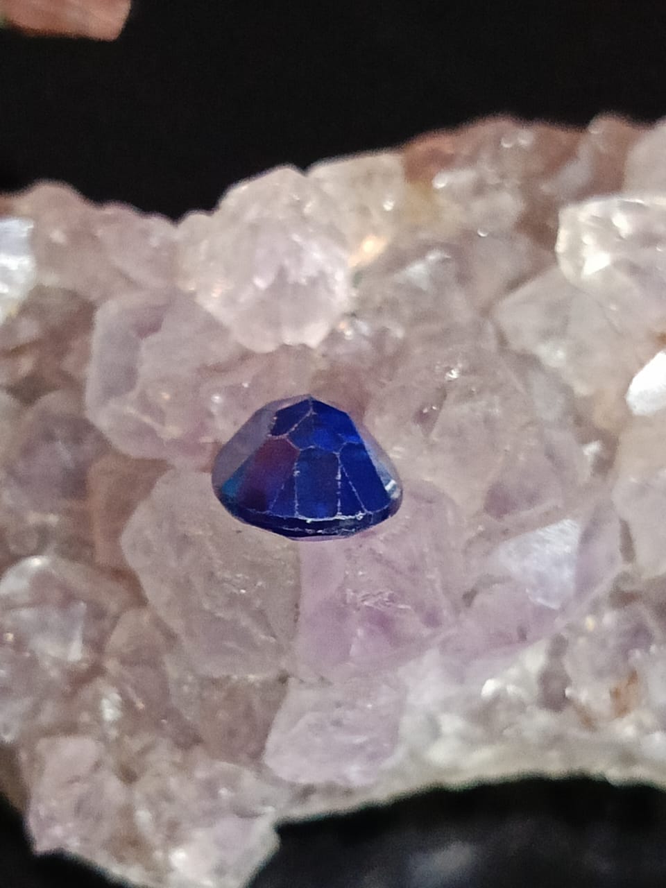 Pierre saphir bleu