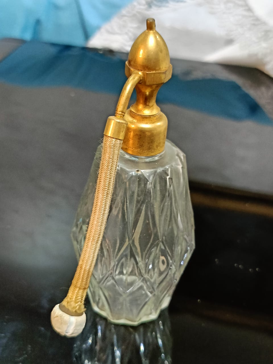 قارورة عطر قديمة بلاكي
طولها 16cm