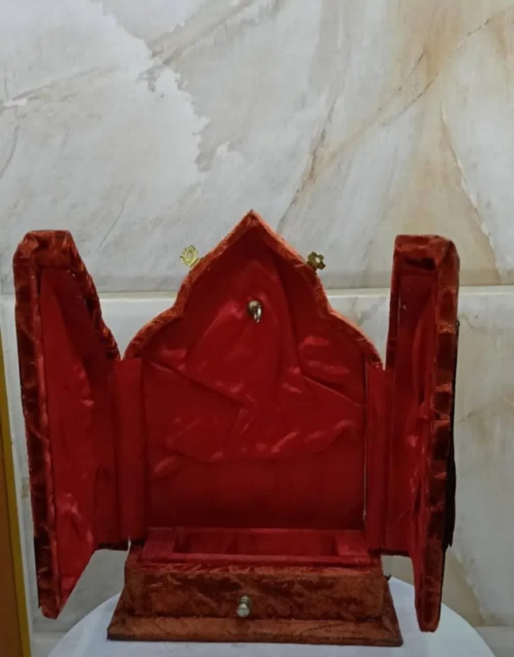 صندوق مصحف ومسابح عتيق