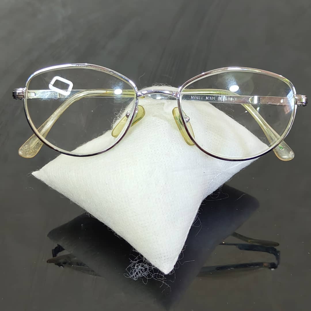 Cadre du lunette femme original 
50/17
Prix 5500