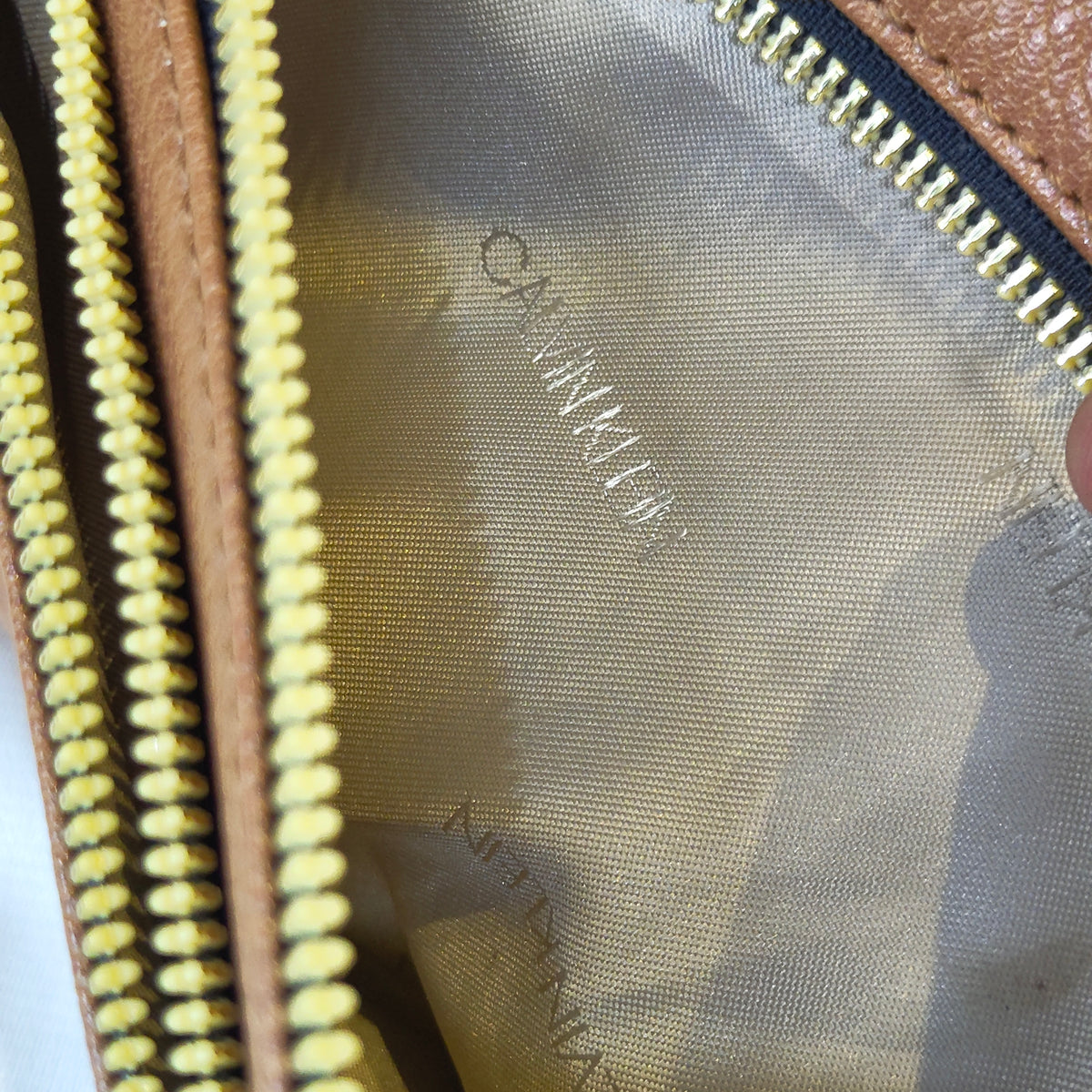 Sac Calvin Klein femme original 
26/24cm
Prix 10000
