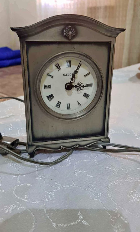 منبه قديم يعمل بالكهرباء220v