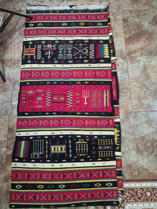 زربية بربرية حرة خاصة بالرواق.