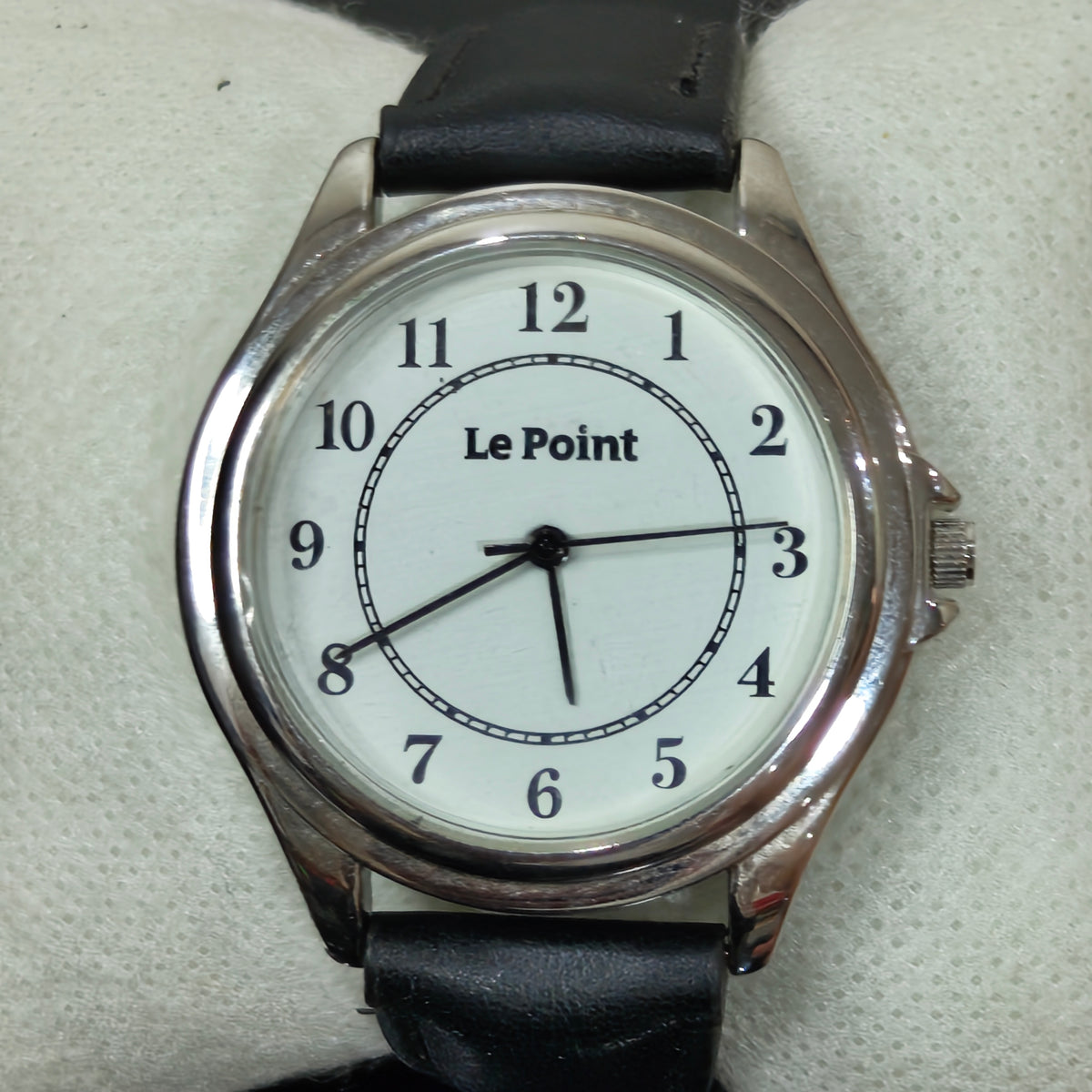 Montre le point Quartz 
38mm
