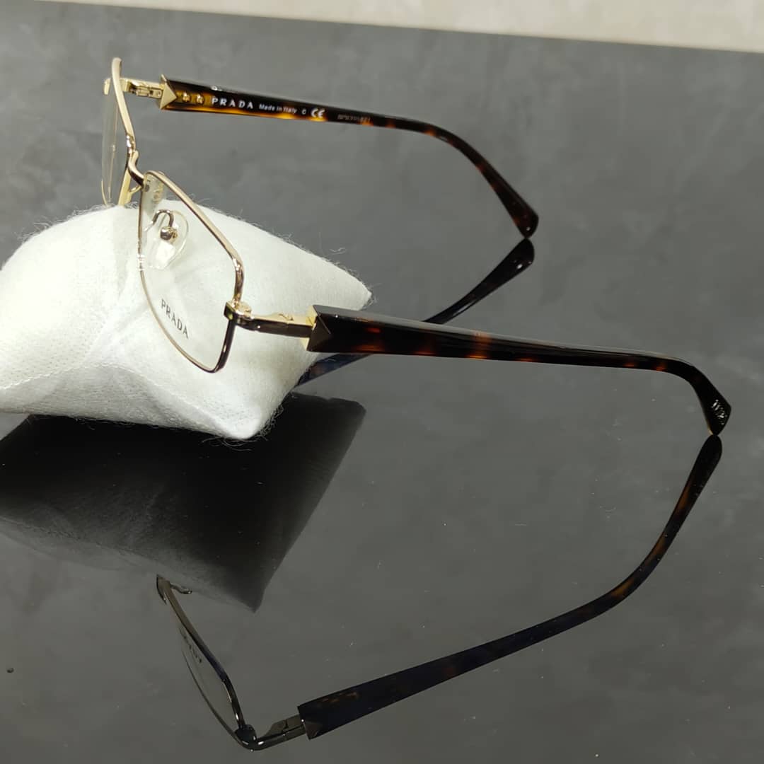 Lunette prada original 
52/17
Prix 15000