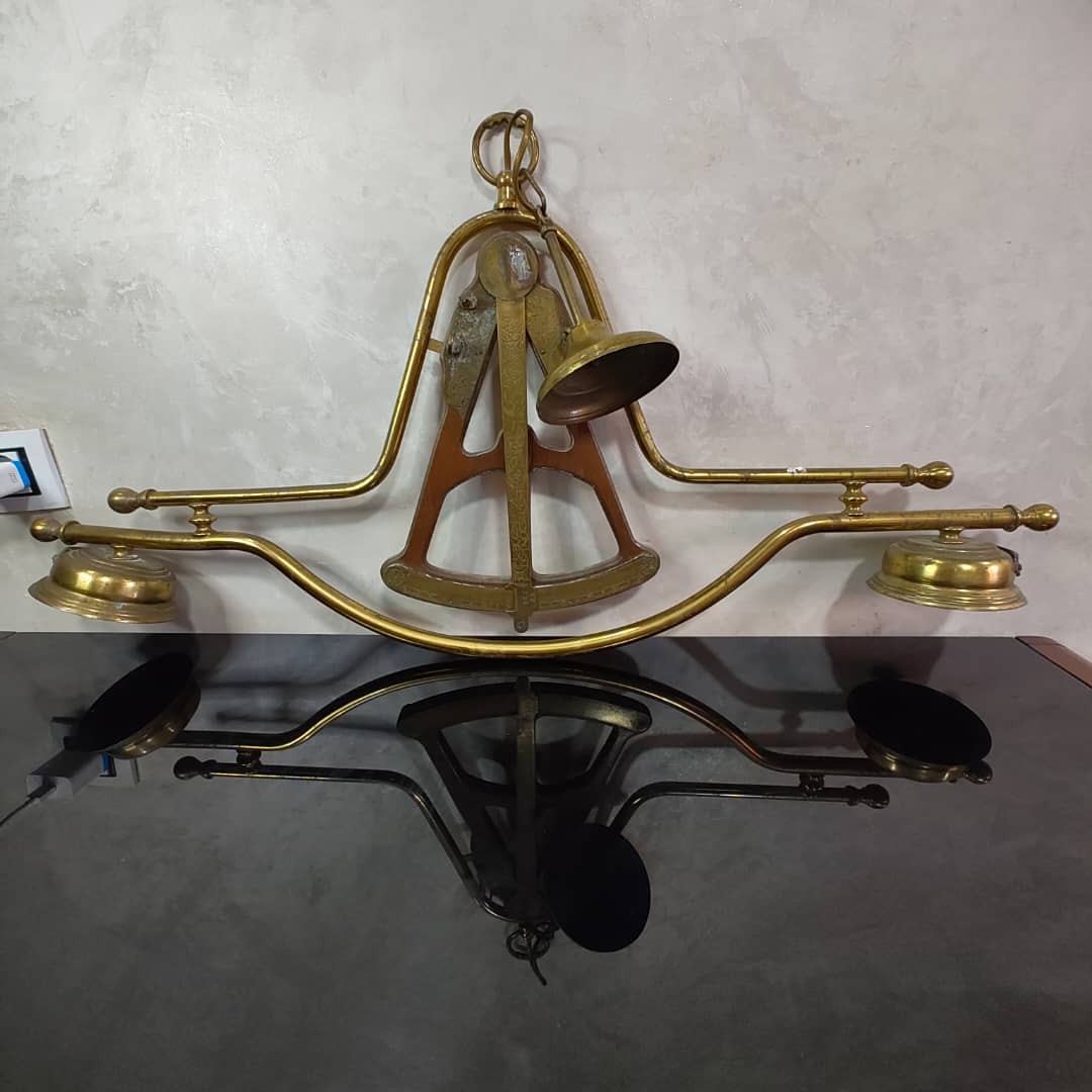 Ancien lustre louisaine Art déco signé rare original 
95cm/65cm
Prix 35000