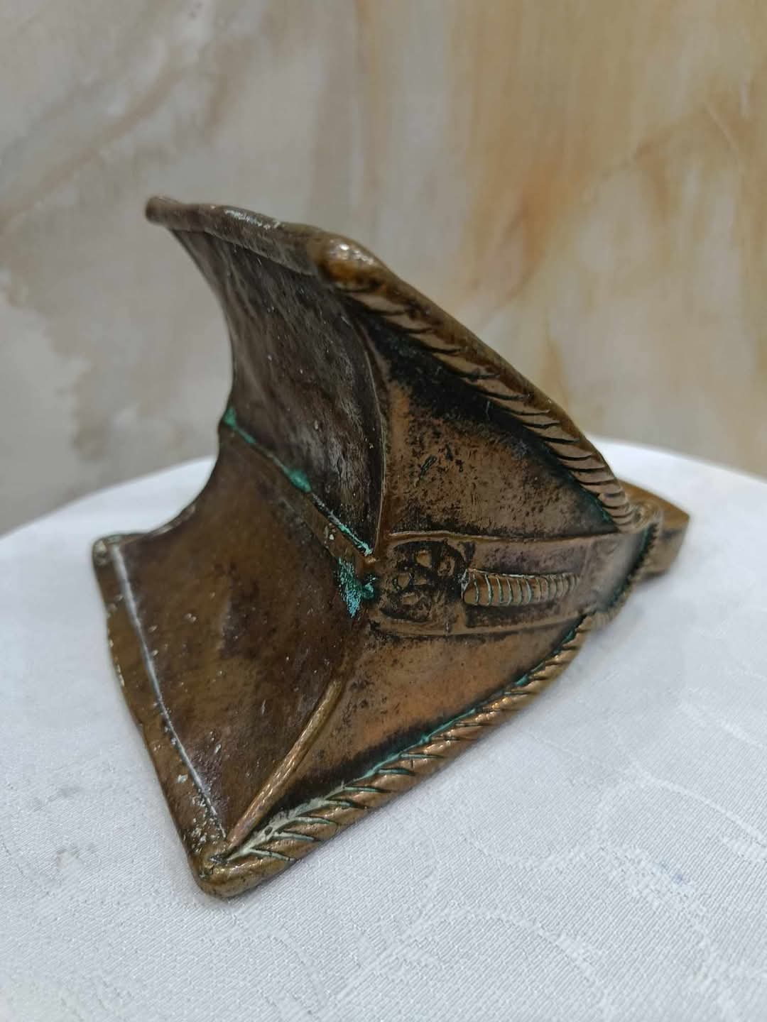 مركب سرج عربي برونز أحمر ( توجد جهة واحدة فقط)