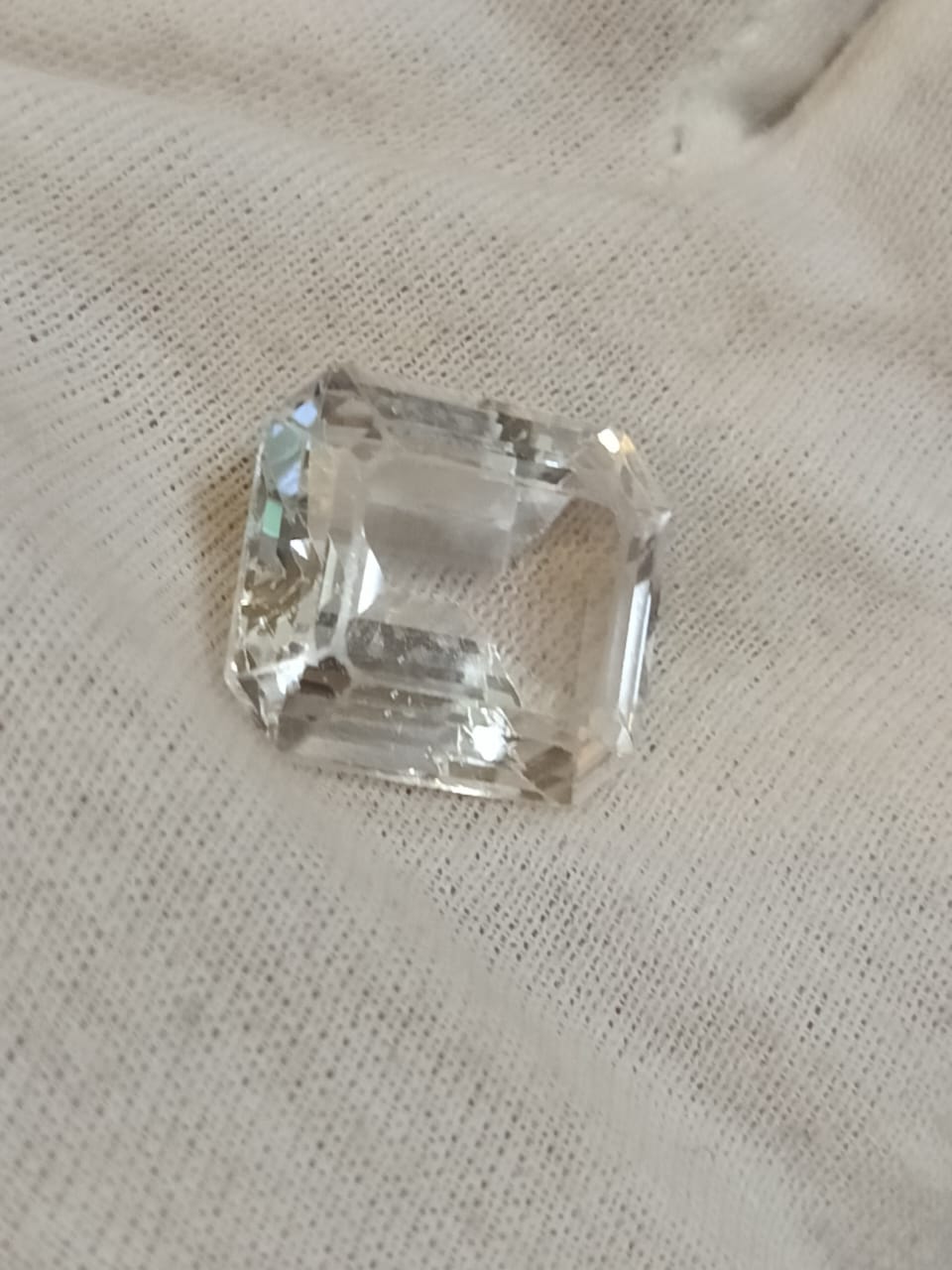 حجر توباز شفاف