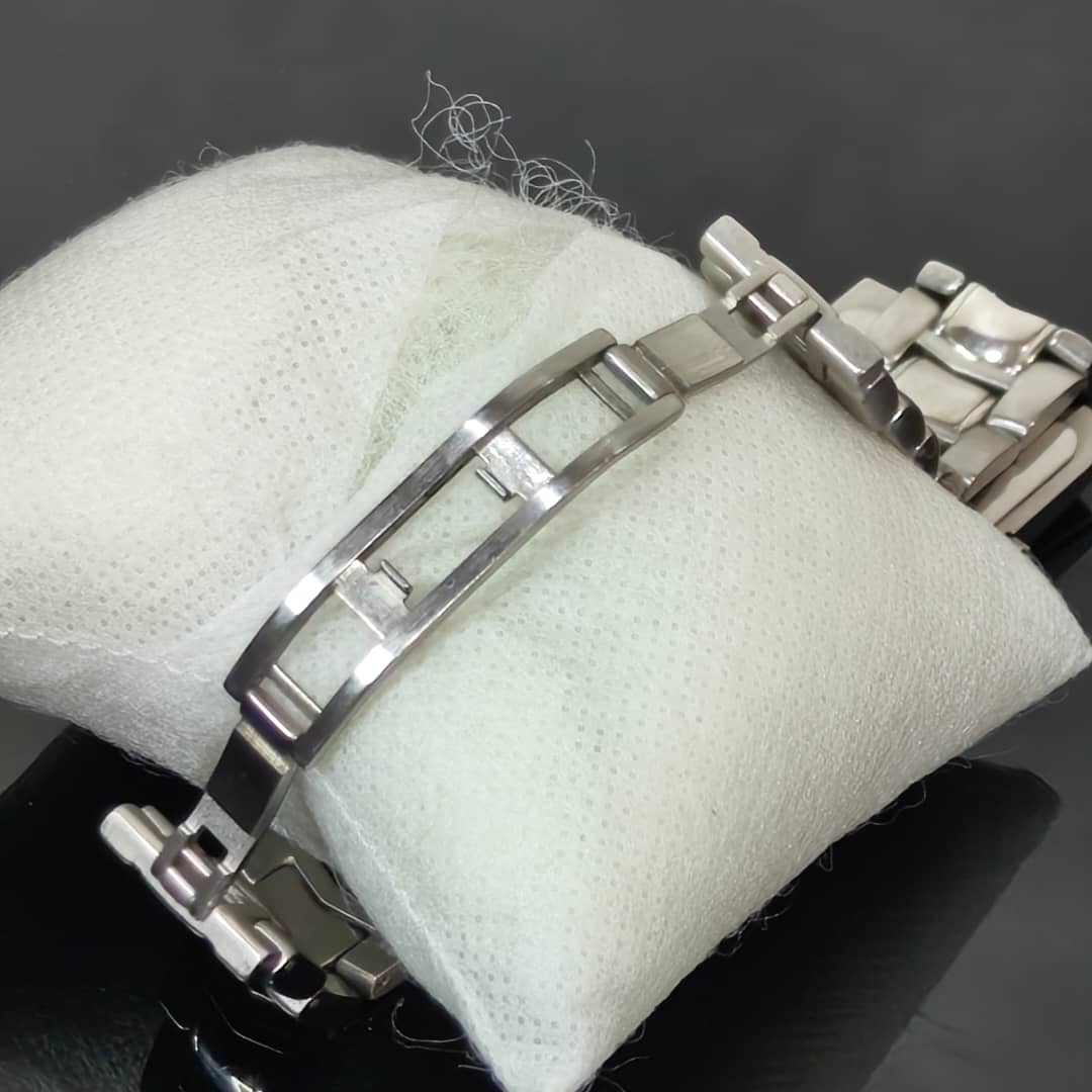 Montre curtis Genève quartz original مليون وست مئة الف
40mm
Prix 16000