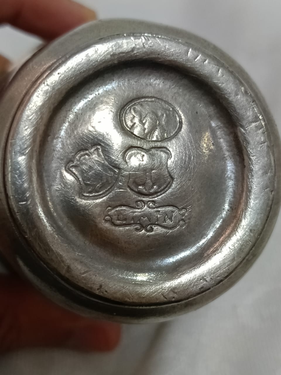 كوب ثقيل مختوم
