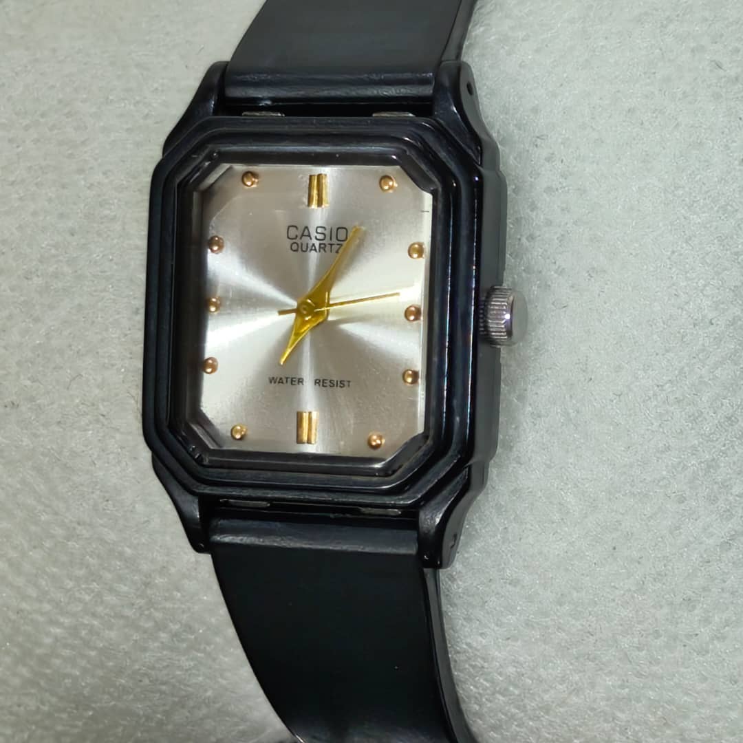 Montre casio femme original 
Prix 8000