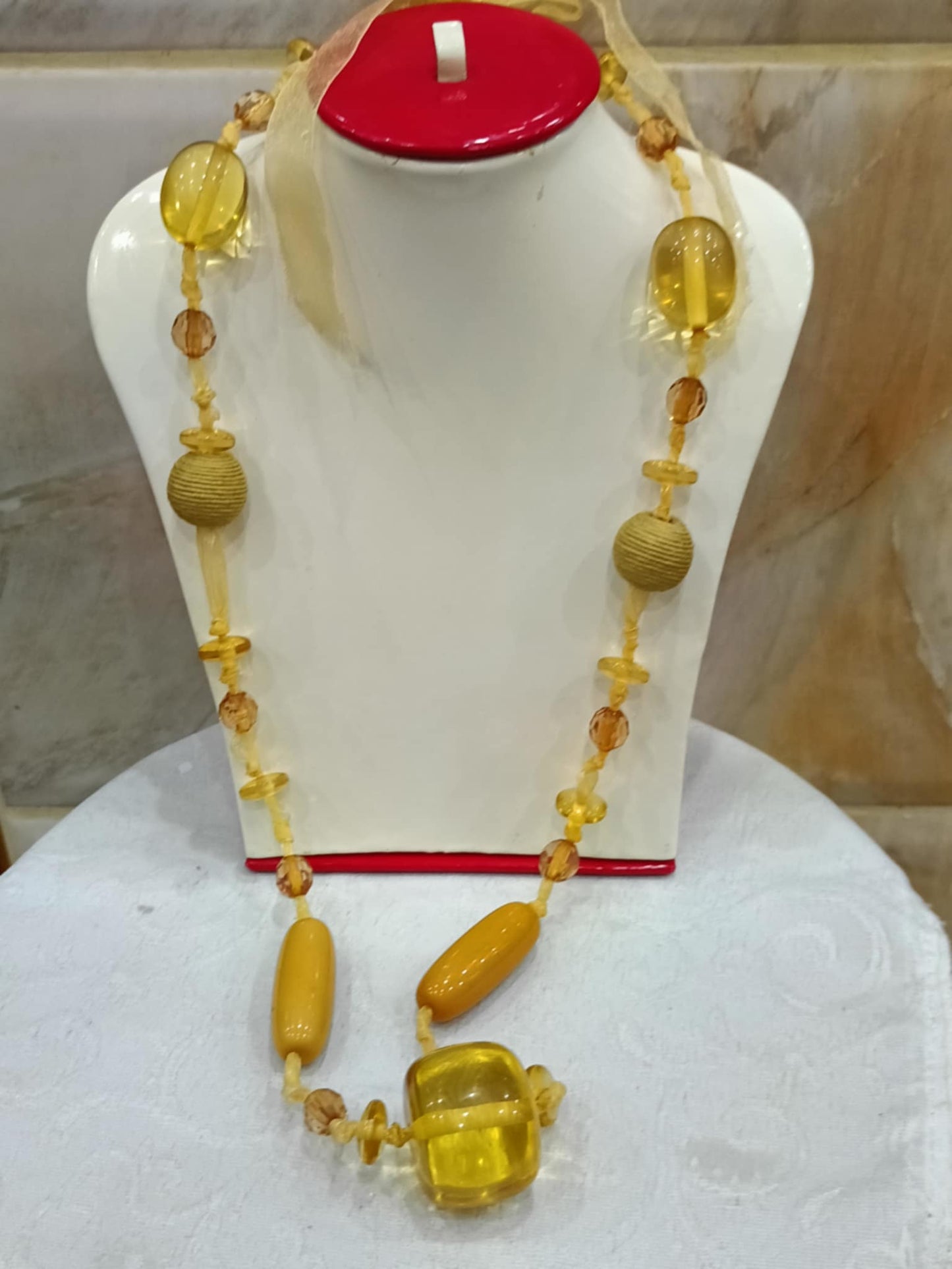 عقد تحفة بأحجار