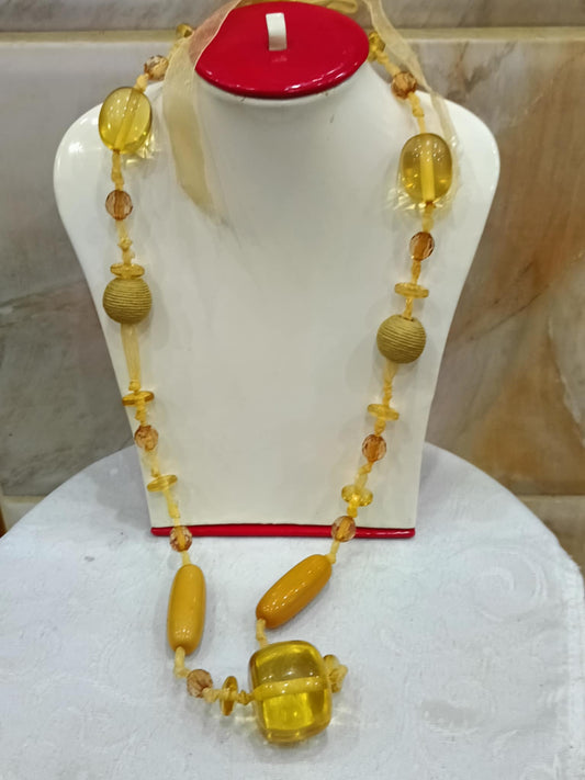 عقد تحفة بأحجار