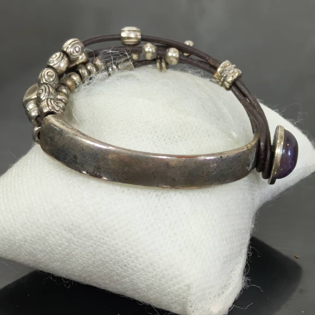 سوار تغليف فضة واحد حر بحجر أمتيست
طول 16cm
Prix 10000