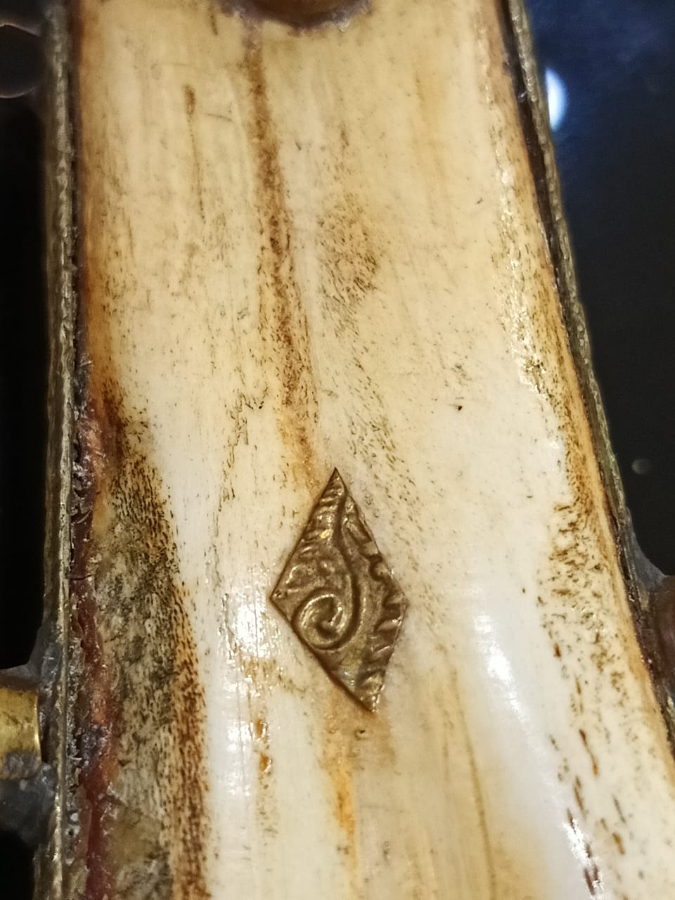 قارورة من عااج ومرجان طولها 20cm