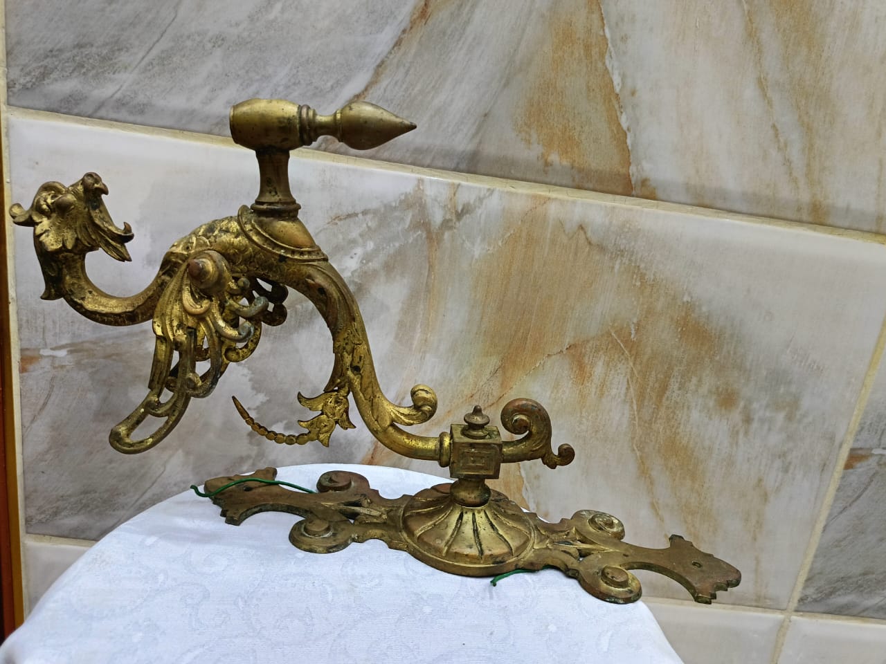 Ancien appliqueen en bronze 
32cm/25cm