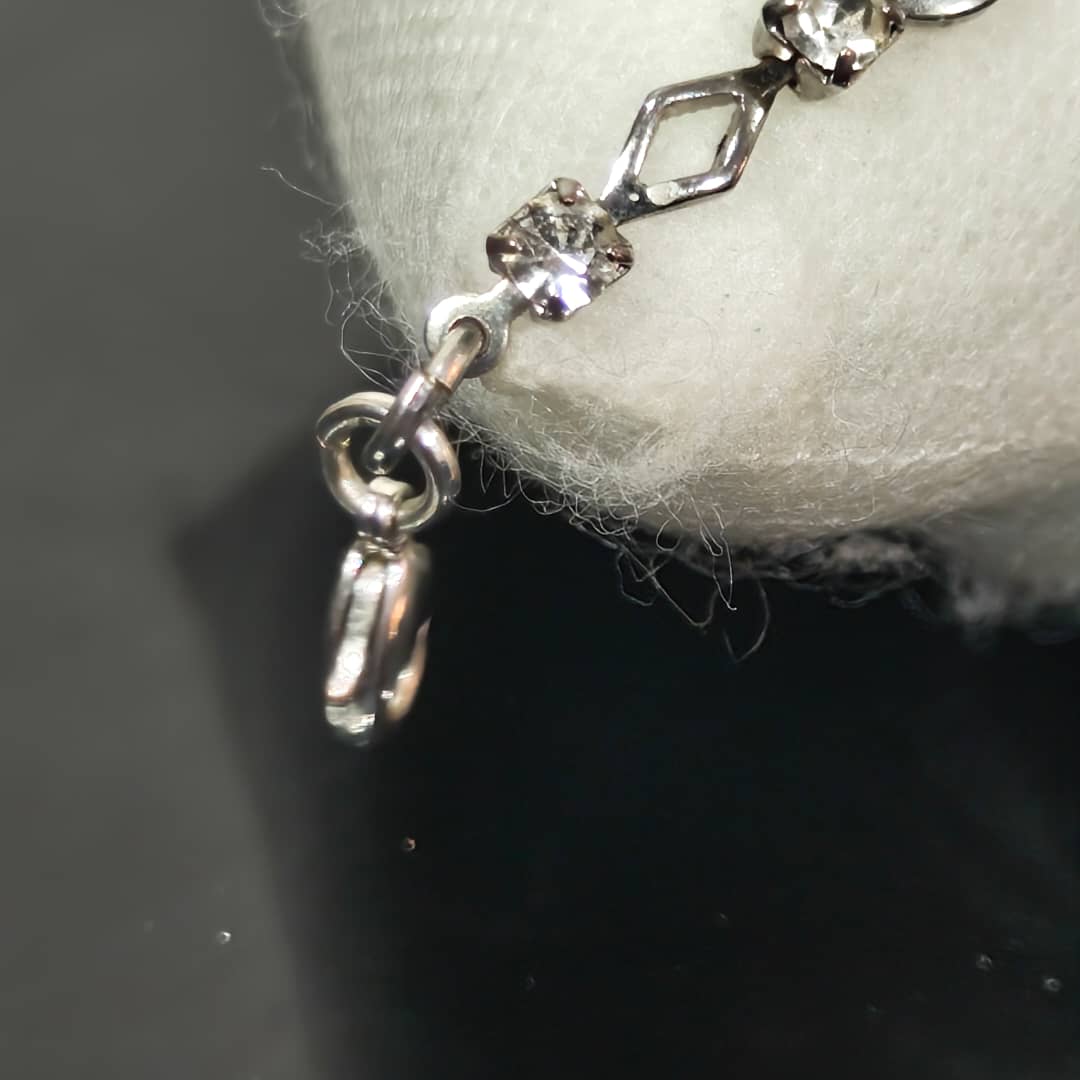 سوار معدني بحجر
طول 16cm
Prix 3000