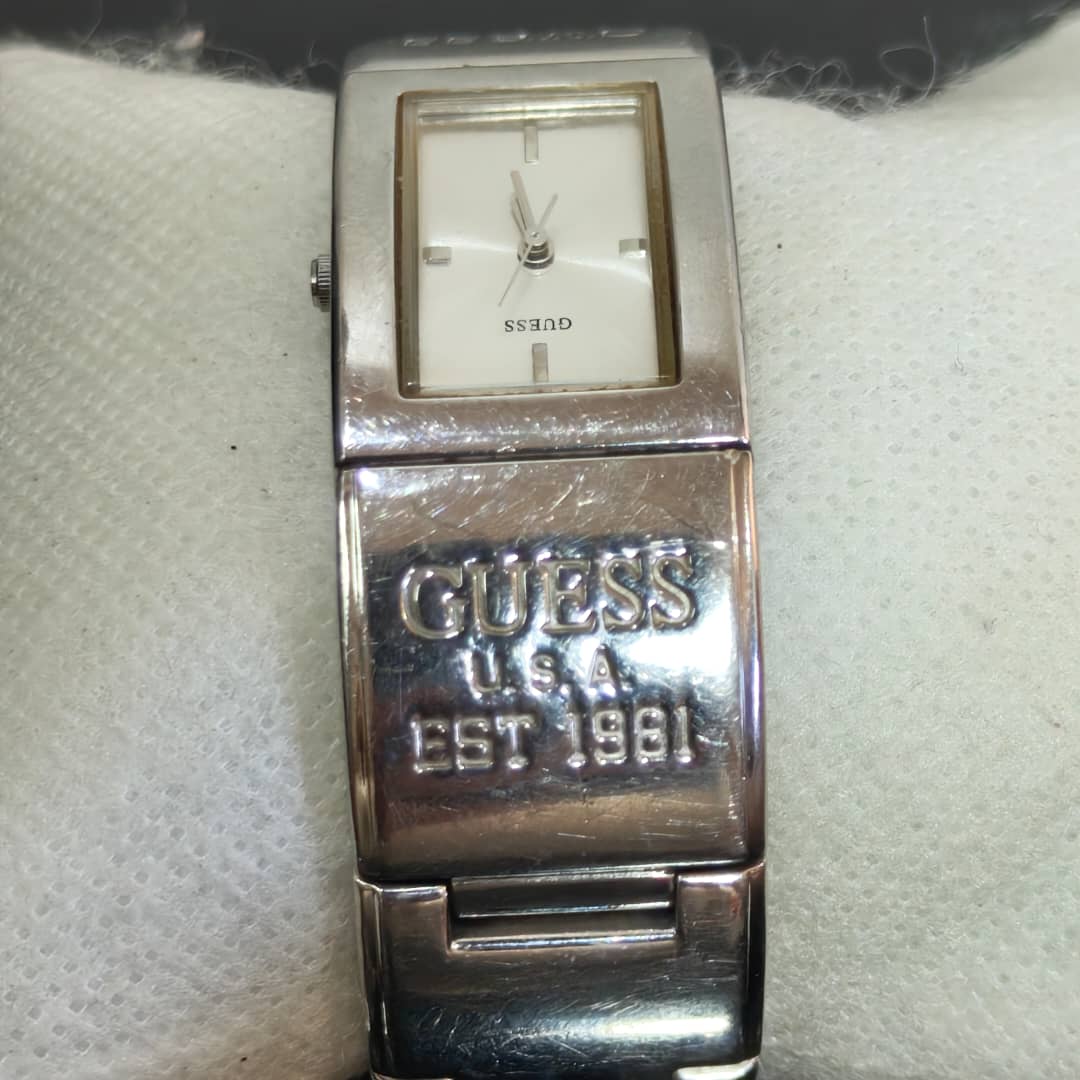 Montre Guess femme original 
Prix 7500