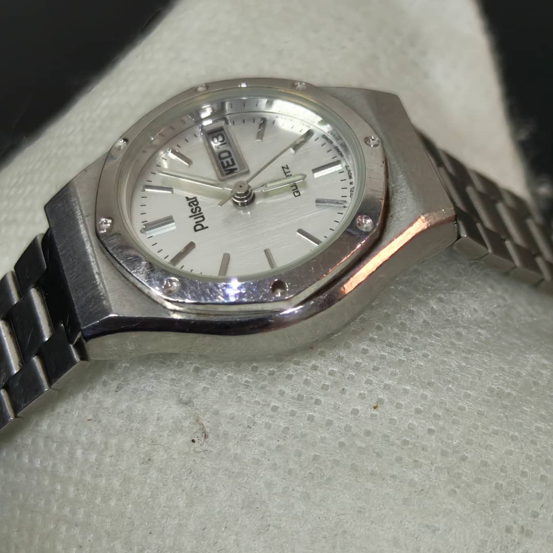 Montre pulsar femme quartz original 
Prix 8000