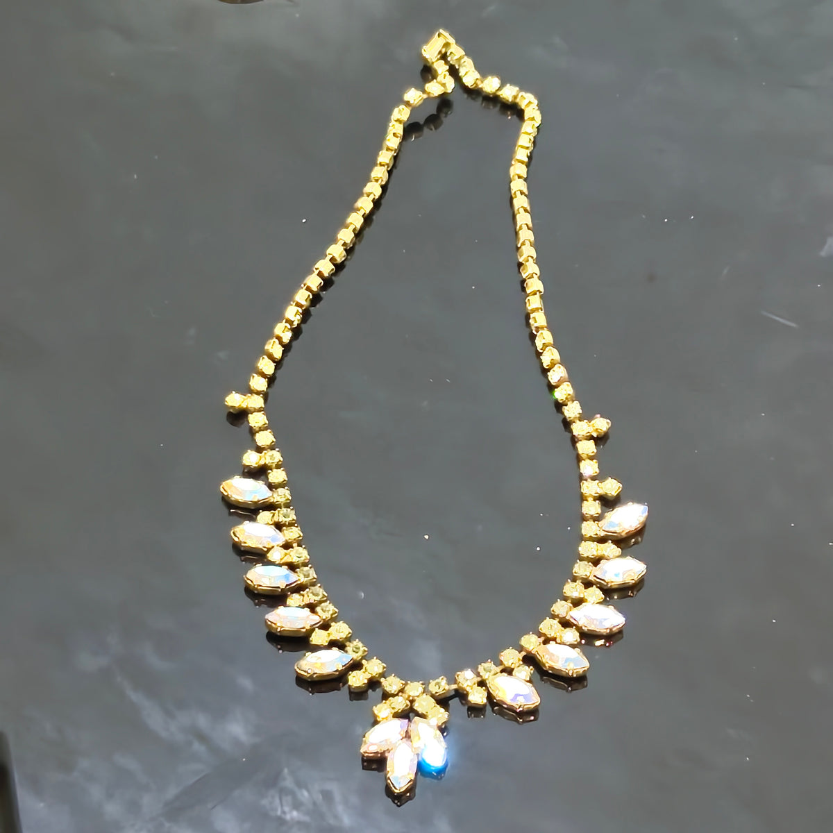 سلسلة بلاكي بالحجر
طول مغلق 17cm
Prix 4500