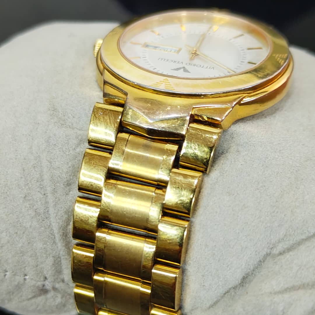 Montre Vittorio Vercelli en plaqué or Quartz original/زوج ملايين ومتين 
40mm
Prix 22000