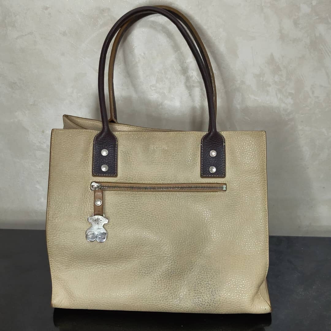 Sac tous en cuir femme original 
30/26cm
Prix 12000