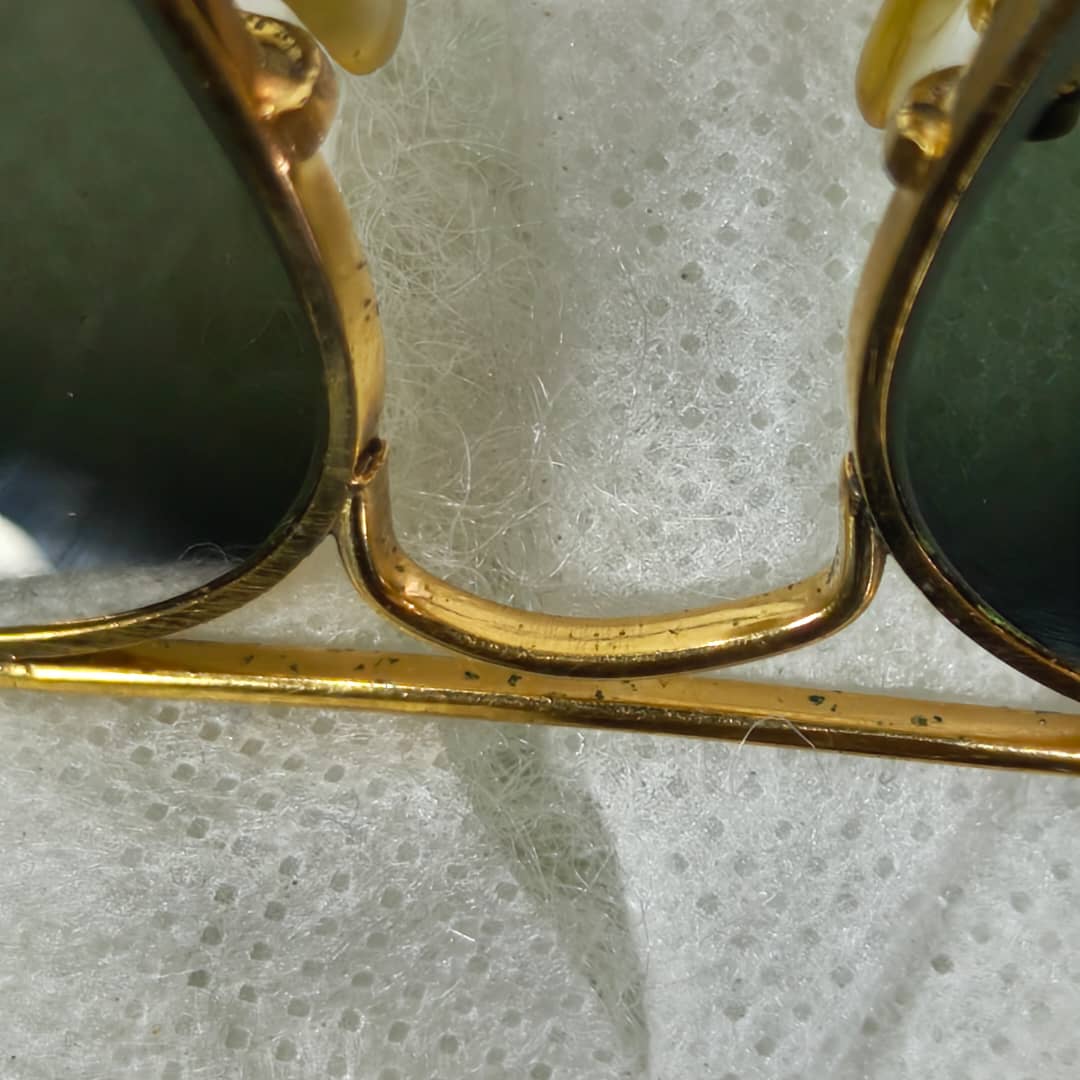 Lunette ray ben usa bl miroire rare original/زوج  
ملايين وثمنميةألف 
58/14
Prix 28000