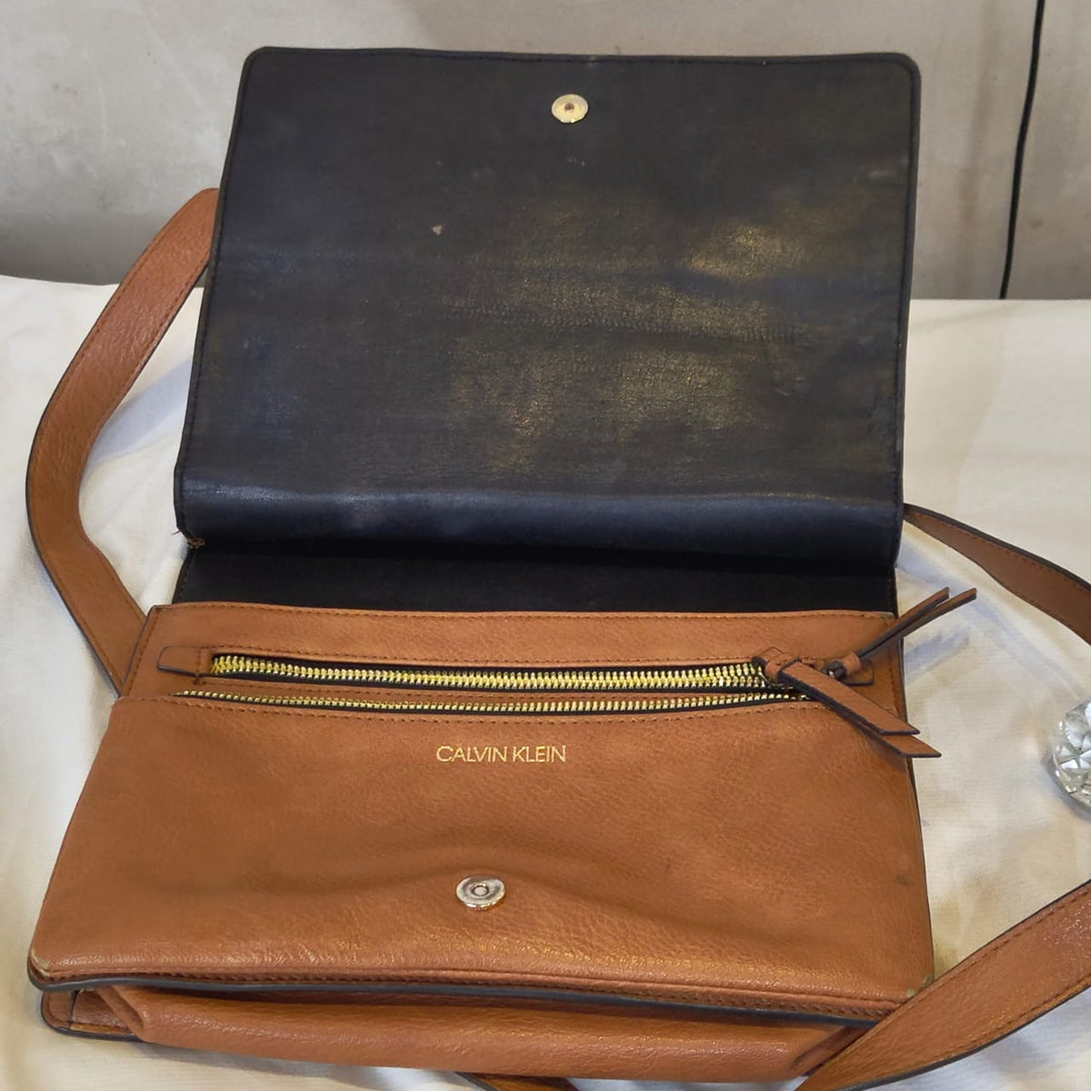 Sac Calvin Klein femme original 
26/24cm
Prix 10000