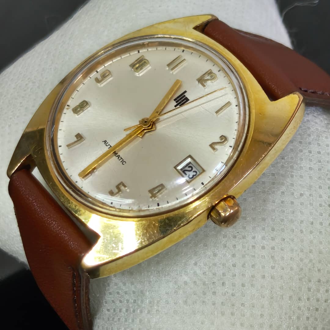 Montre lip automatique original/زوج ملايين ونصف 
38mm
Prix 25000