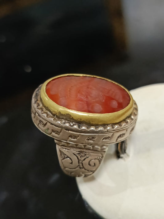 خاتم فضة بحجر عقيق منقوش