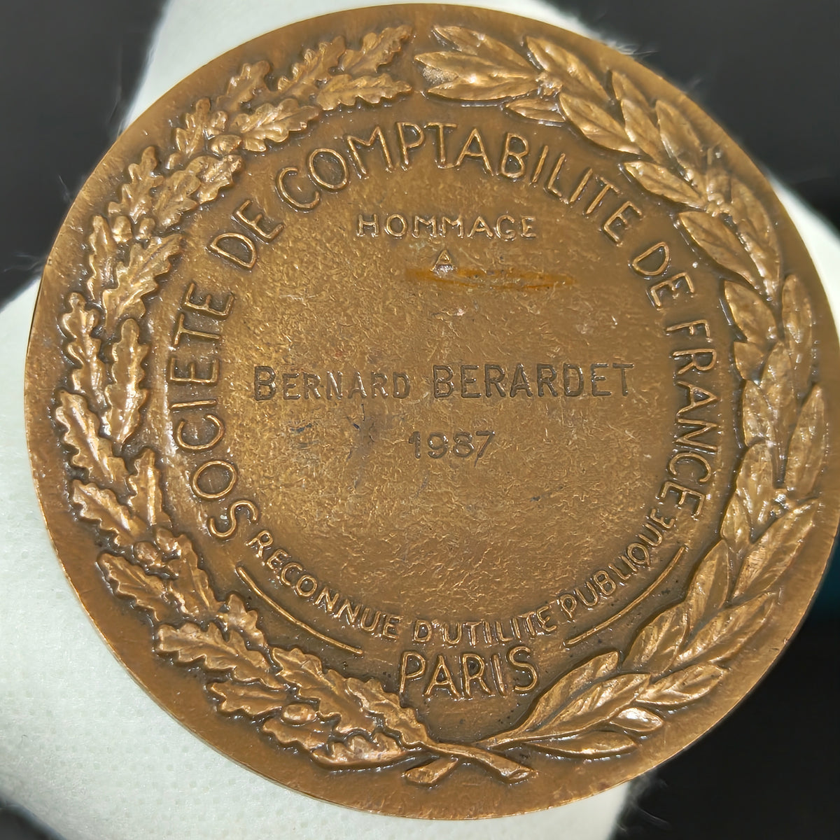 Ancien médaille en bronze 1987
قطر 6cm
