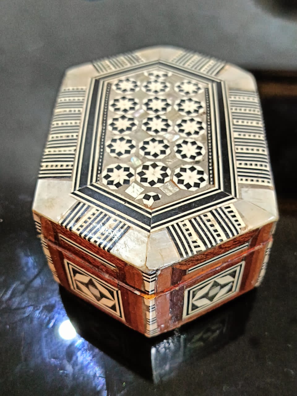 صندوق مجوهرات مرصع بالصدف
13cm/7cm