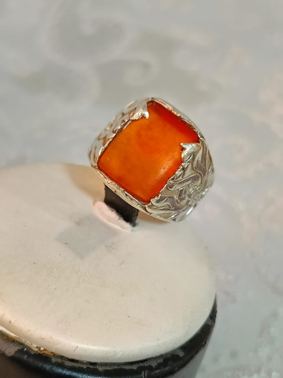 خاتم فضة بحجر كهرمان