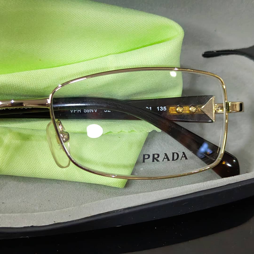 Lunette prada original 
52/17
Prix 15000
