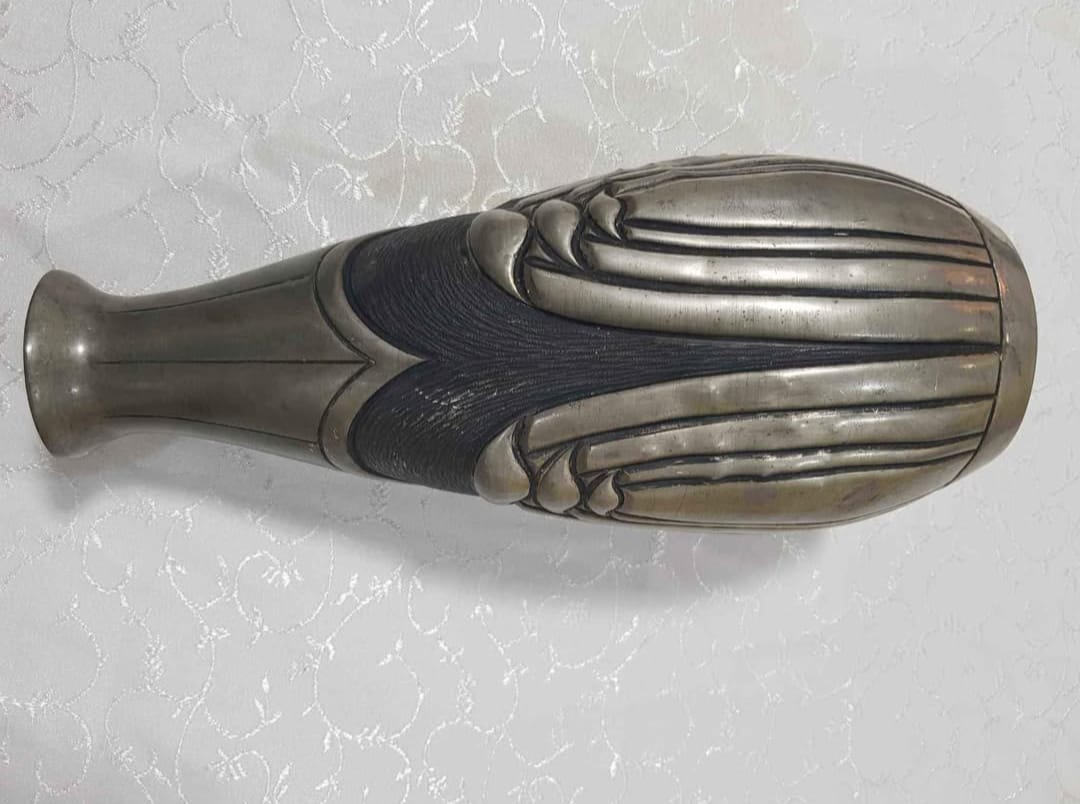 Vase signé Acier 30cm