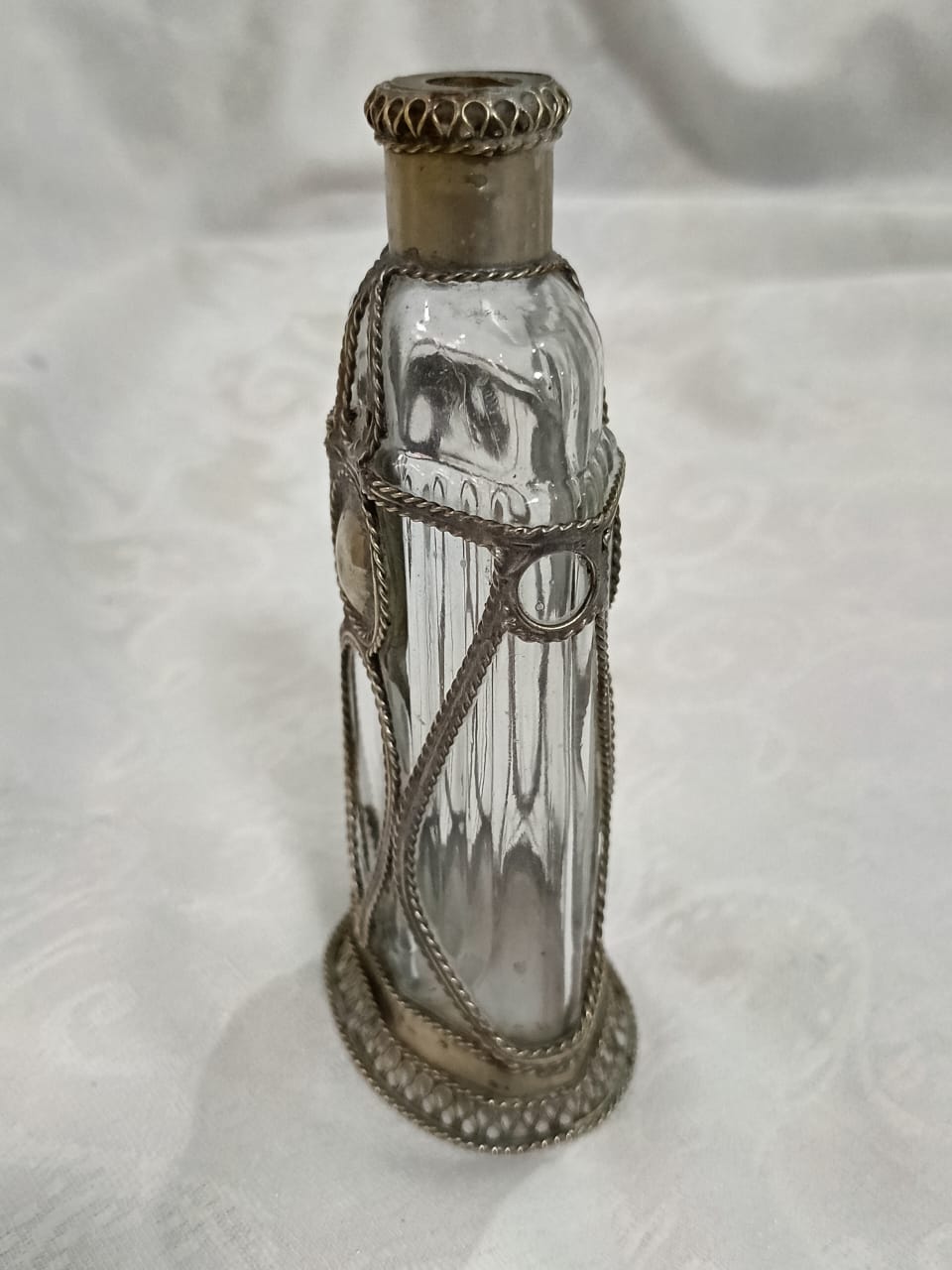 قارورة عطر قديمة للديكور