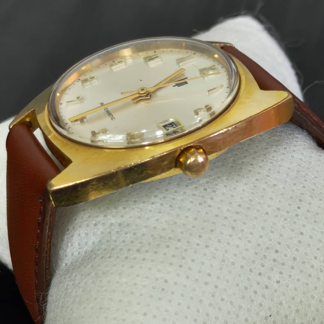 Montre lip automatique original/زوج ملايين ونصف 
38mm
Prix 25000