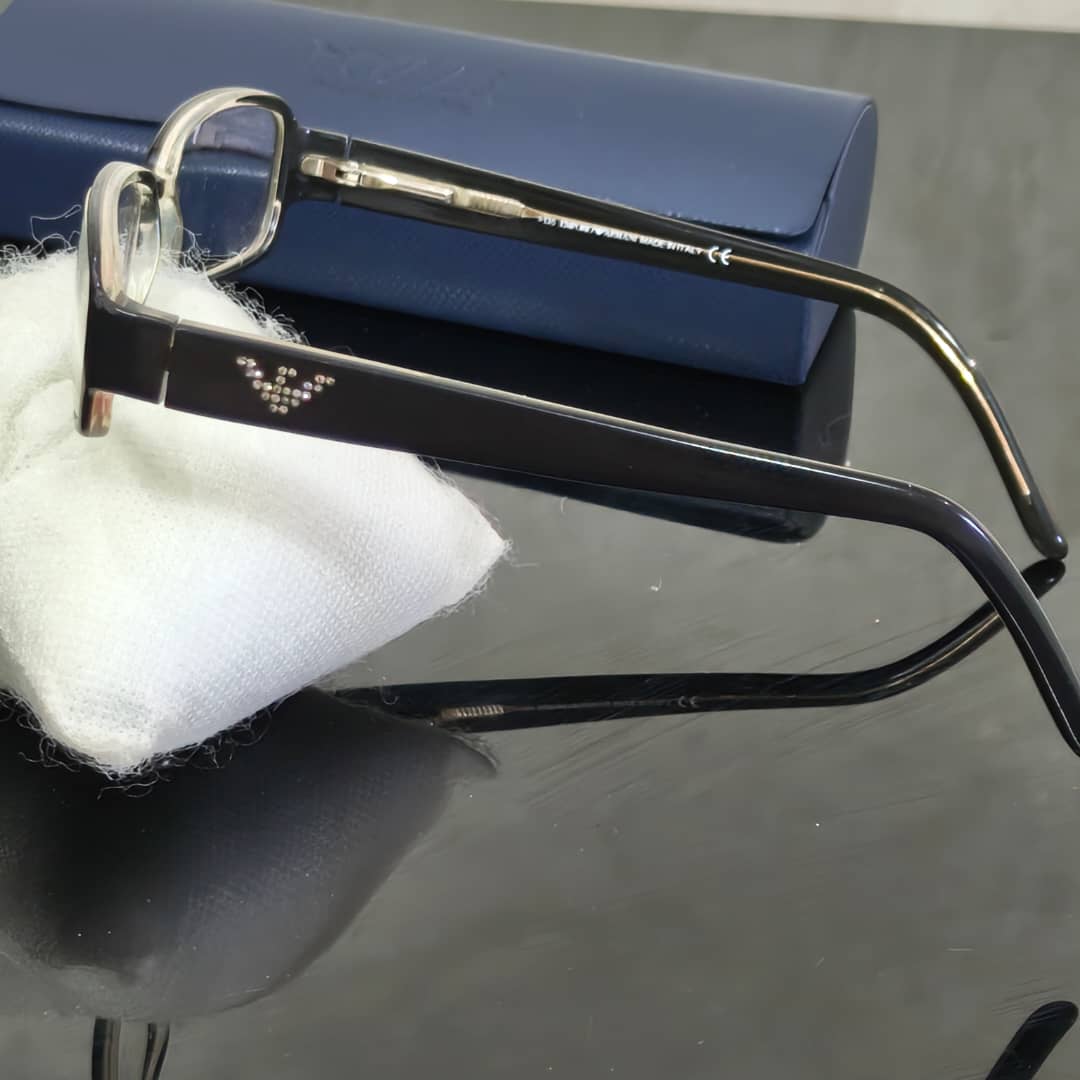 Cadre du lunette Armani femme original 
Prix 7000