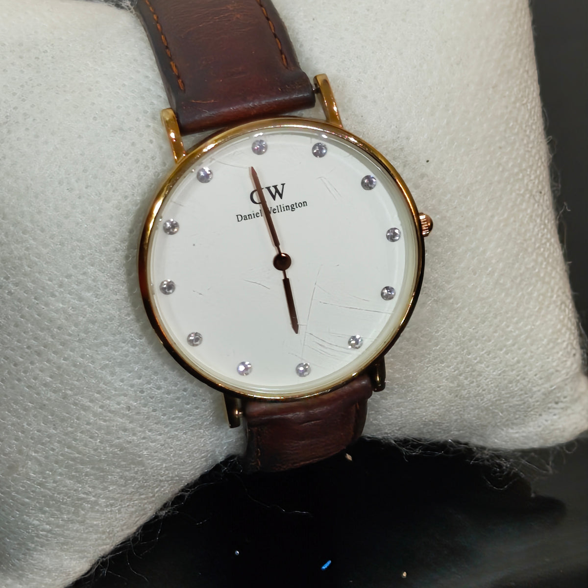Montre DW femme quartz original 
Prix 8500