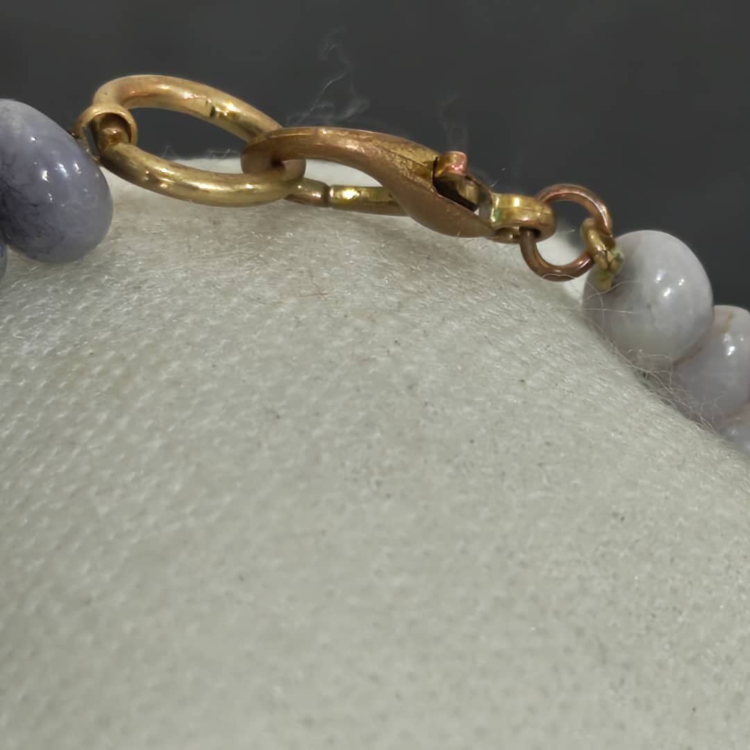 عقد تحفة صغير بحجر عقيق 
طول مغلق 12cm
Prix 5000