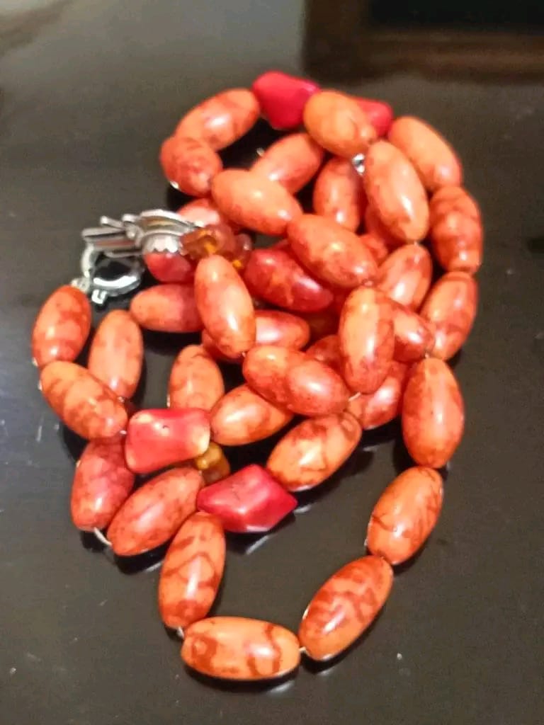 عقد و سوار من المرجان