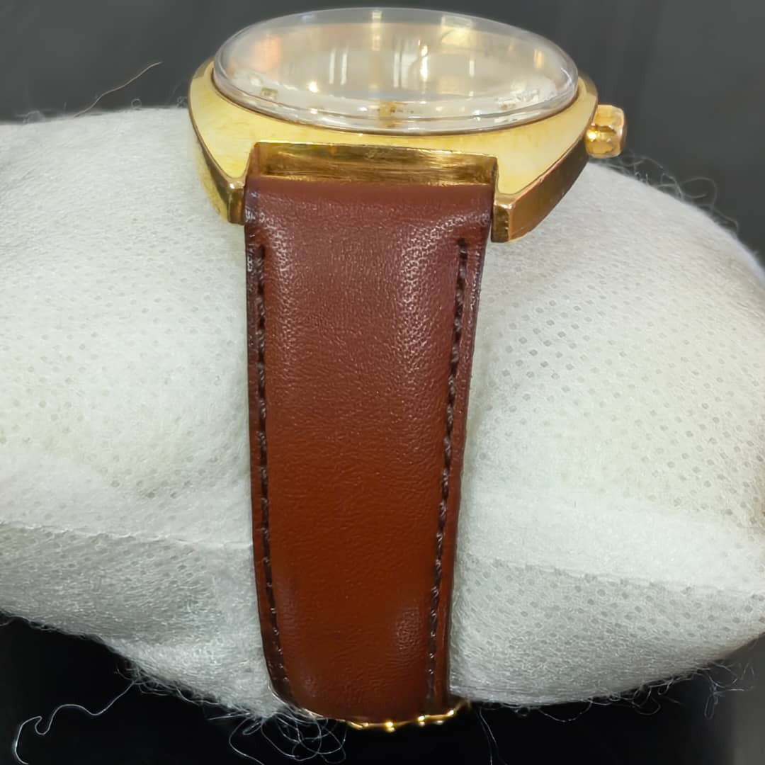 Montre lip automatique original/زوج ملايين ونصف 
38mm
Prix 25000