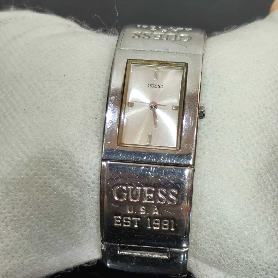 Montre Guess femme original 
Prix 7500