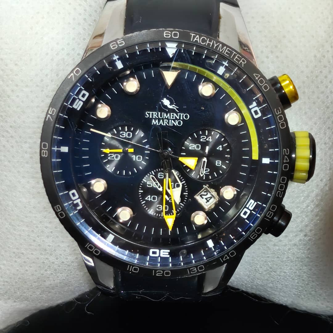 Montre strumento Marino chronographe Quartz original/ زوج ملايين ونصف 
40mm
Prix 25000