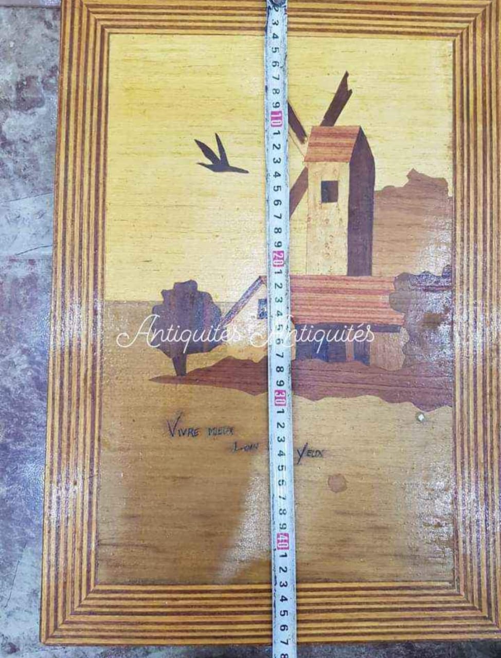 تحفة من خشب طولها 38cm/25cm