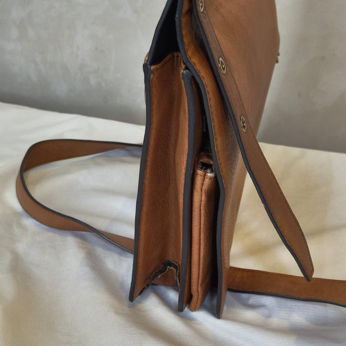 Sac Calvin Klein femme original 
26/24cm
Prix 10000